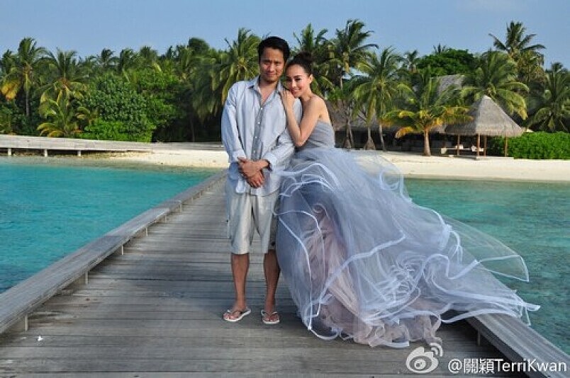 關穎也選擇了Oscar de La Renta的婚紗到馬爾地夫拍婚紗。