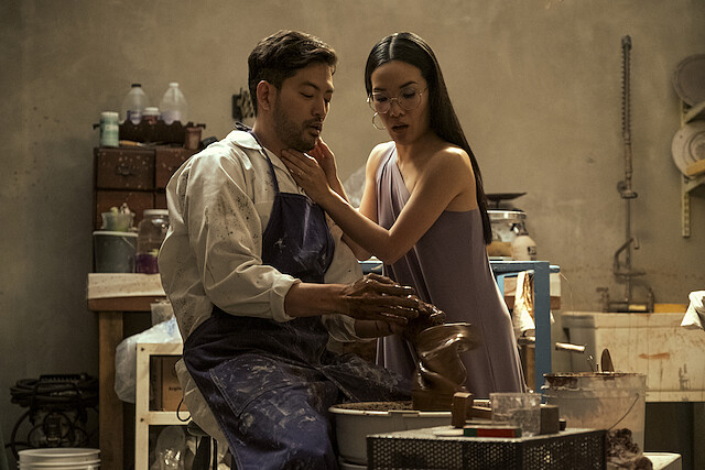 愛美擔心自己內藏的一切被看見，會像喬治手中的陶藝品瞬間扭曲