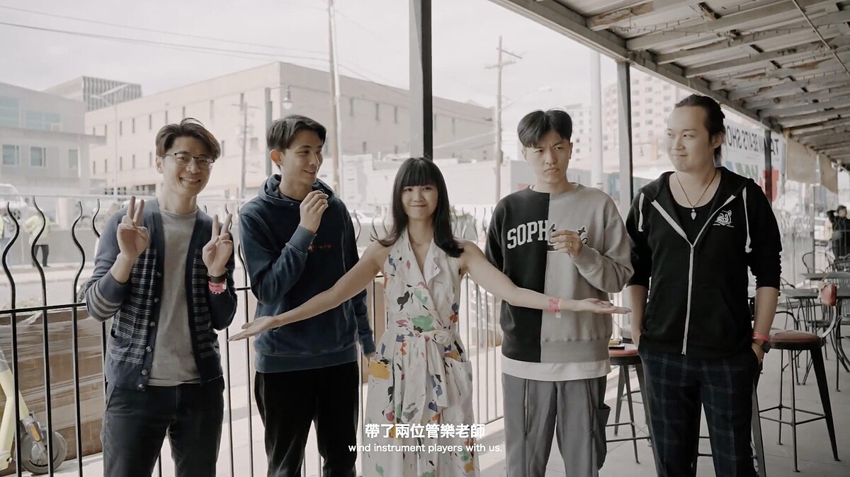 大象體操演出特別邀請來自高雄管樂團的兩位樂手嘉賓&mdash;&mdash;長笛手宇泰、薩克斯風手尚德