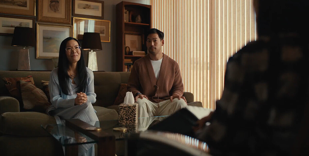 喬治(中)委屈地對心理諮商師訴苦，愛美(左)總是氣噗噗，不知在氣什麼