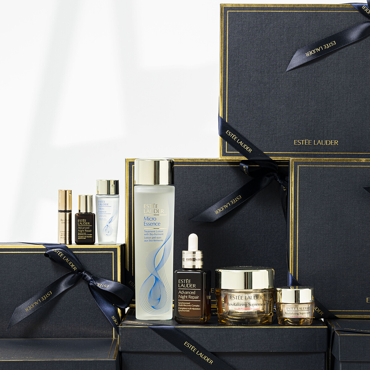 內含：微分子肌底原生露200ml+特潤超導全方位修護露50ml+年輕無敵膠原霜75ml+微分子肌底原生露30ml+特潤超導全方位修護露15ml+年輕無敵膠原霜15ml+黑鑽松露賦活微導金萃5ml，原價NT.17,263、優惠價NT.9,990。