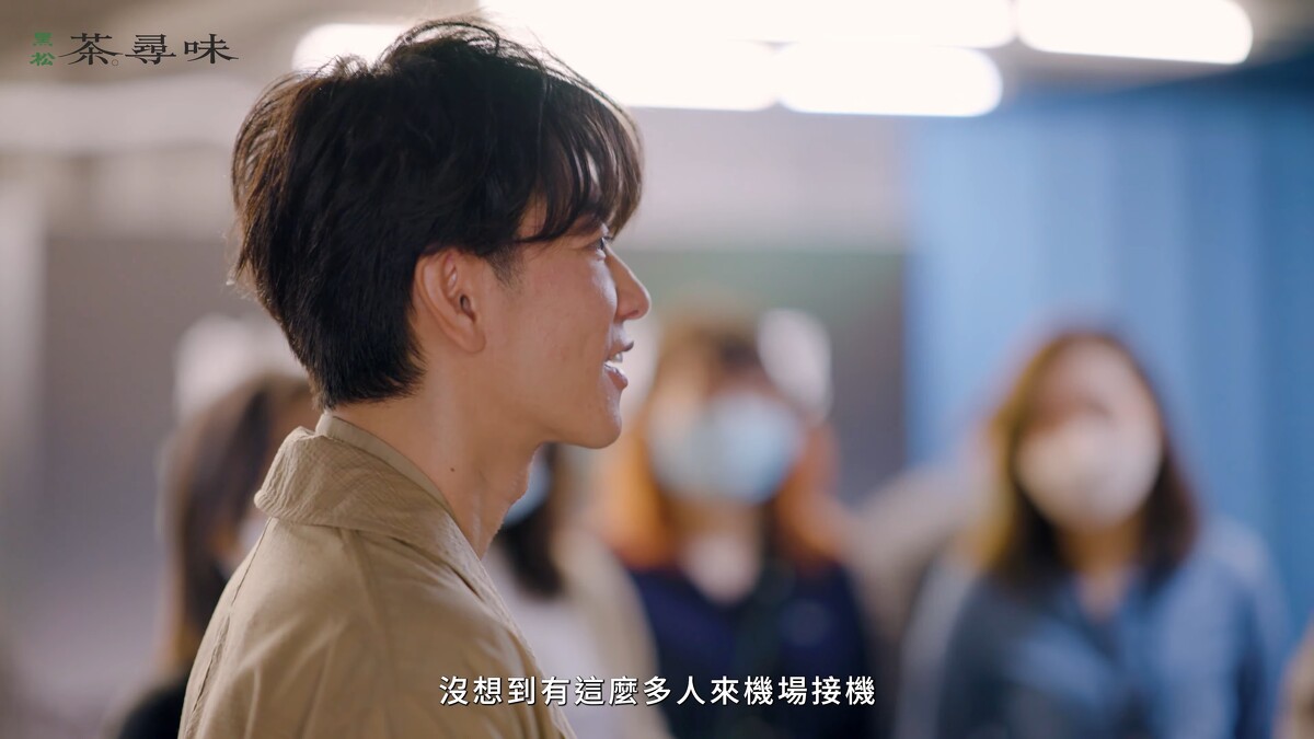 佐藤健在黑松茶尋味廣告幕後花絮中，對台灣粉絲的熱情迎接表達誠摯謝意。