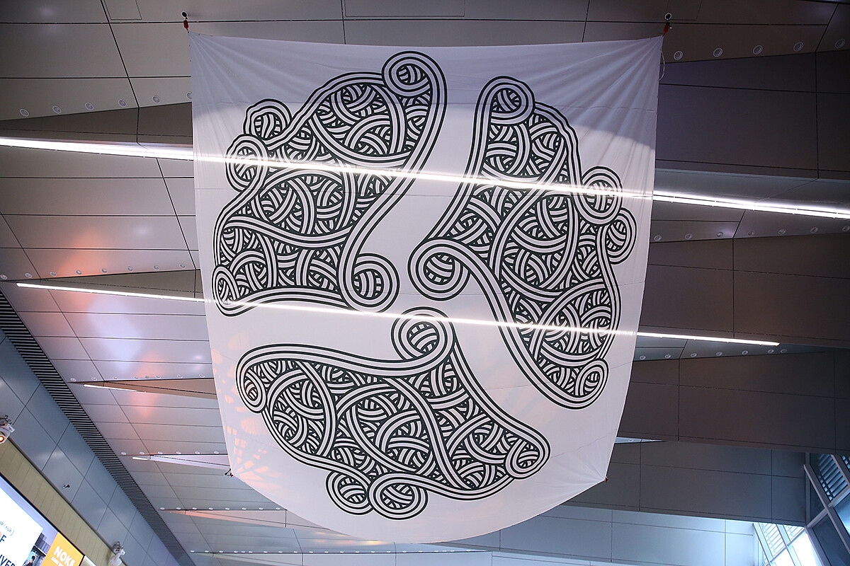 邀請法國街頭藝術家 Jordane Saget 為商場設計圖騰。