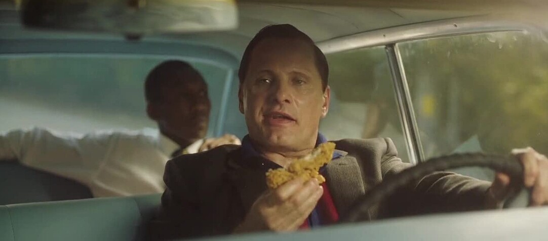 在東尼的影響下,唐終於發現炸雞的無敵美味