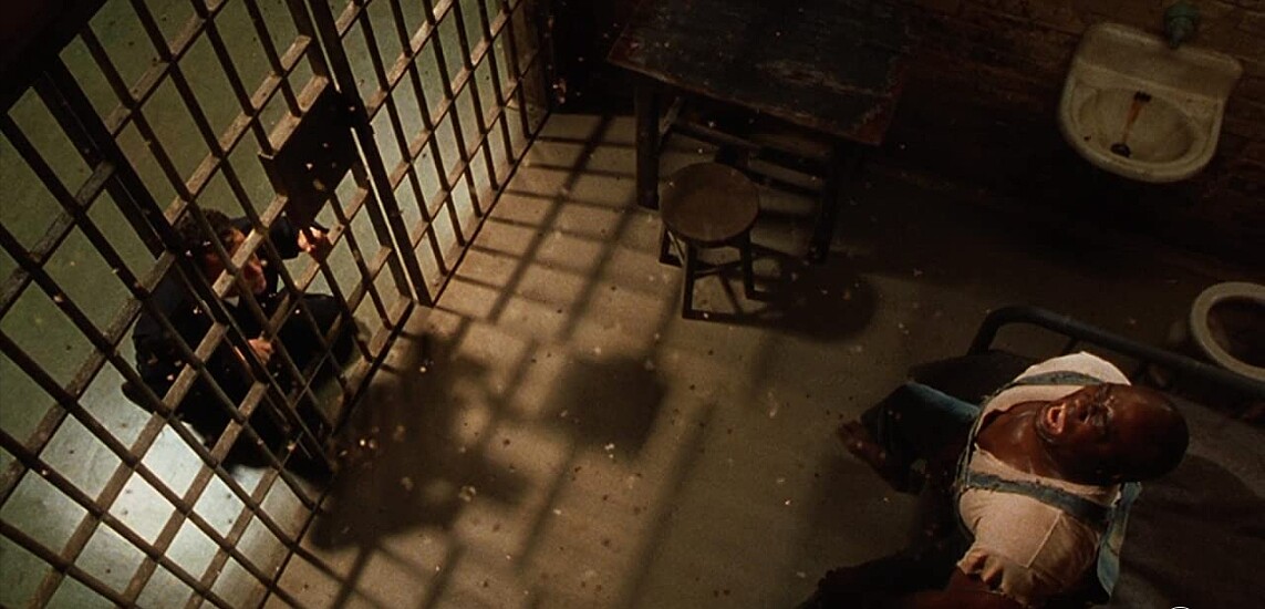 擁有超常天賦,約翰考菲每天感受到世間所有的痛苦,如蜜蜂針螫般刺痛