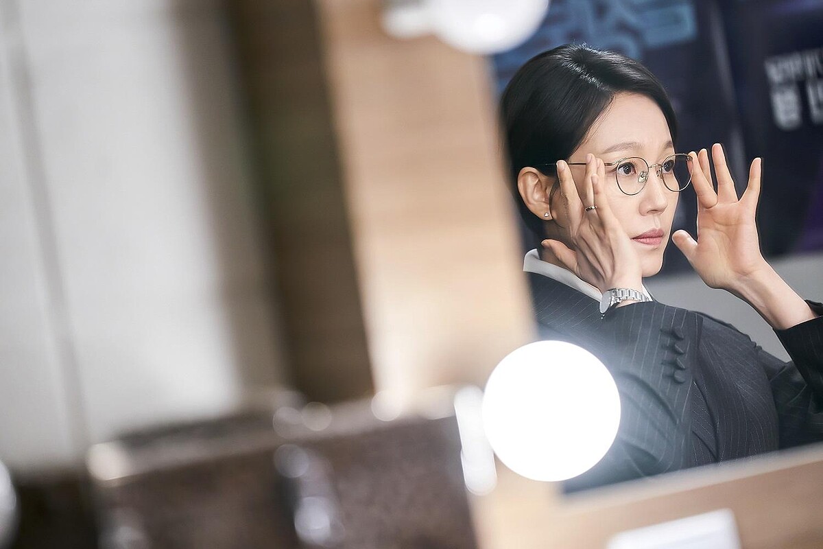 《造后者》徐敏廷是個靠擺拍、包裝的假公僕