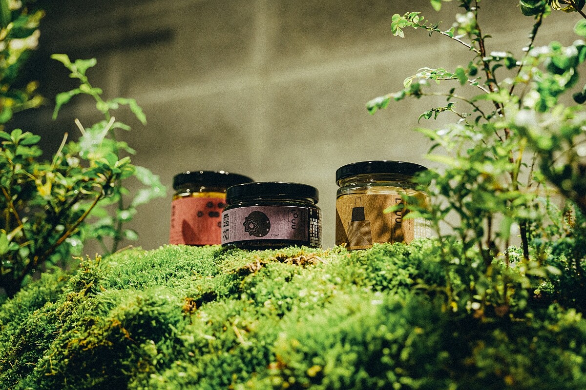 全新的「土 Earth」系列。