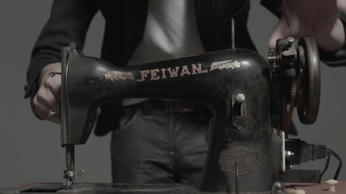 應奇軒（DJ問號）發揮創意，把縫紉機變成流行樂器。