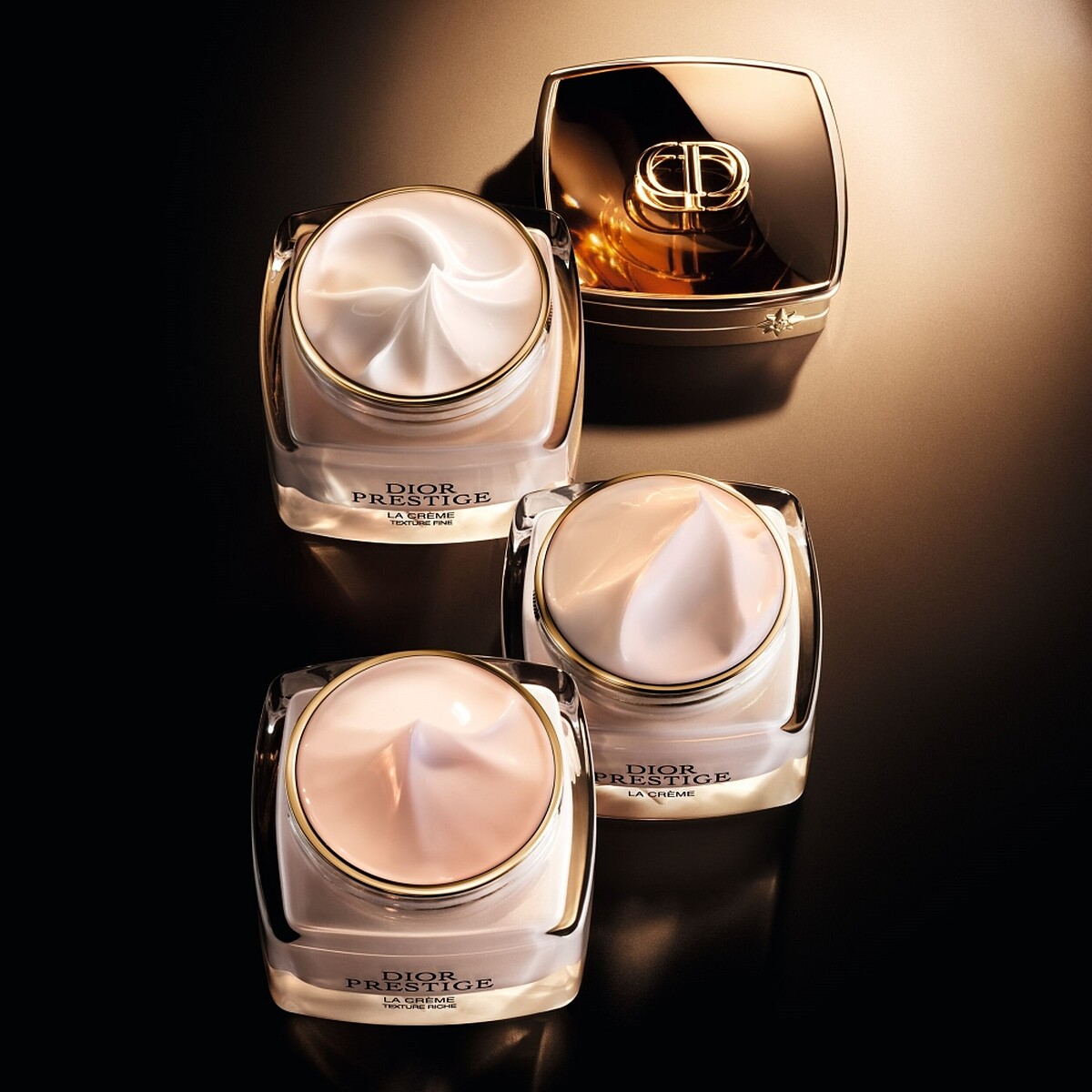 DIOR迪奧精萃再生玫瑰賦活乳霜擁有三種質地。