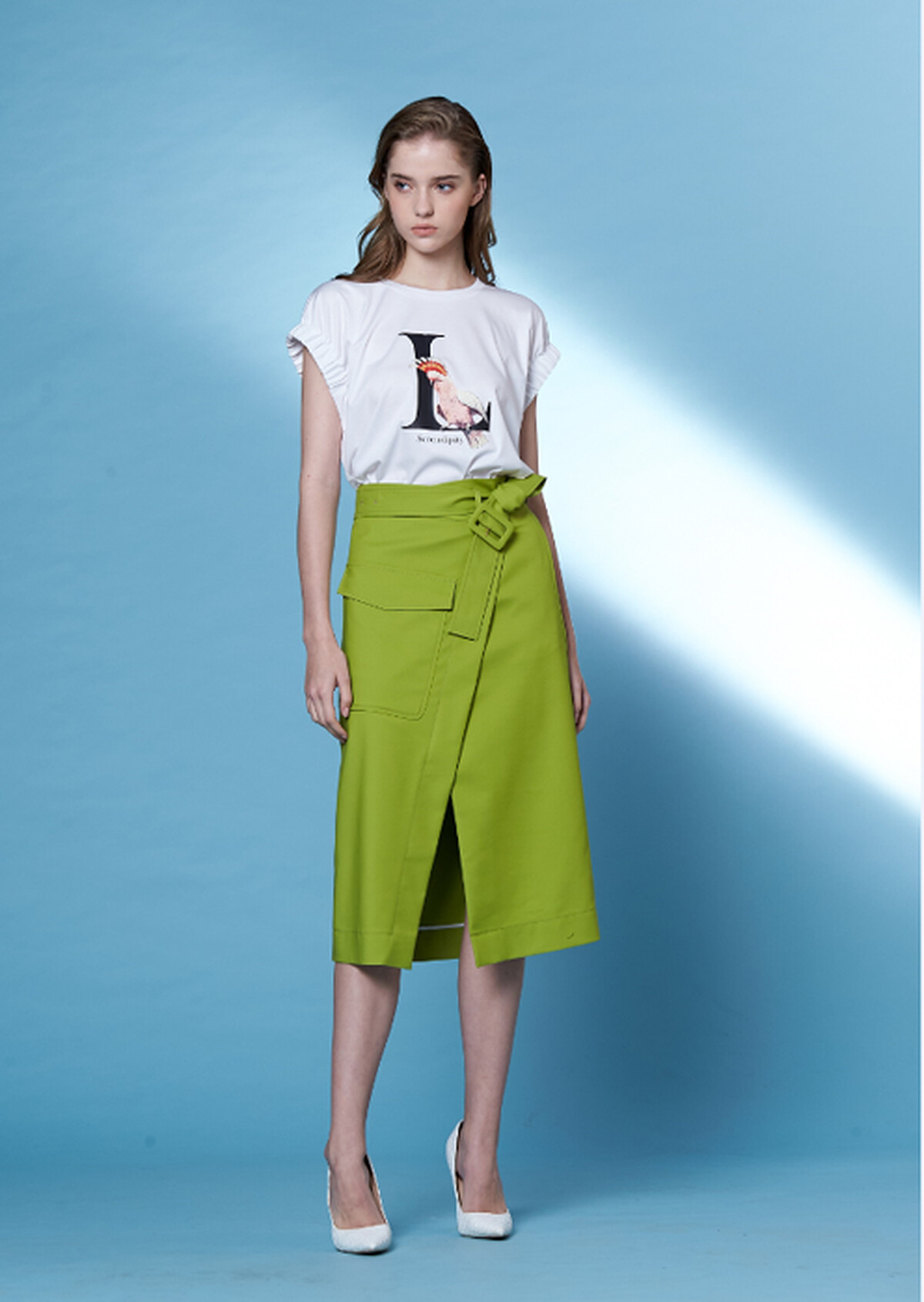 造型T恤、一片式長裙（La F&eacute;ta，E-DA $2,180、$2,280） 