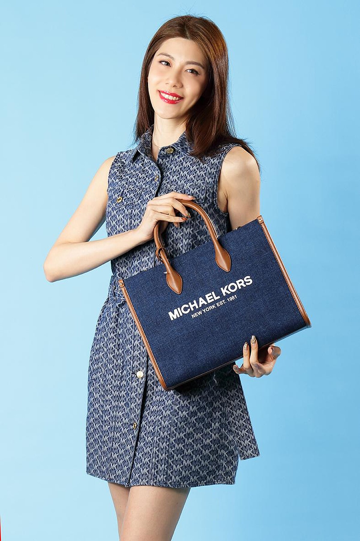 單寧藍方形手袋（MICHAEL KORS，電洽） 
