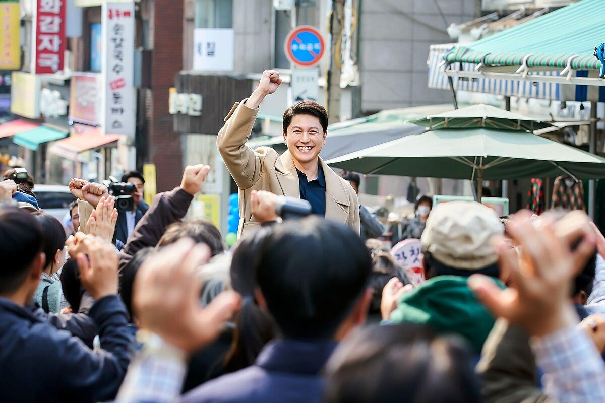 《造后者》柳秀榮飾演白宰民，在傳統市場裡推都更議題獲得高人氣