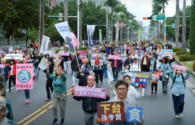 《人選之人─造浪者》凱道大遊行，台灣網友熟悉的畫面，不是新聞畫面，是製作單位特別動員的大場面