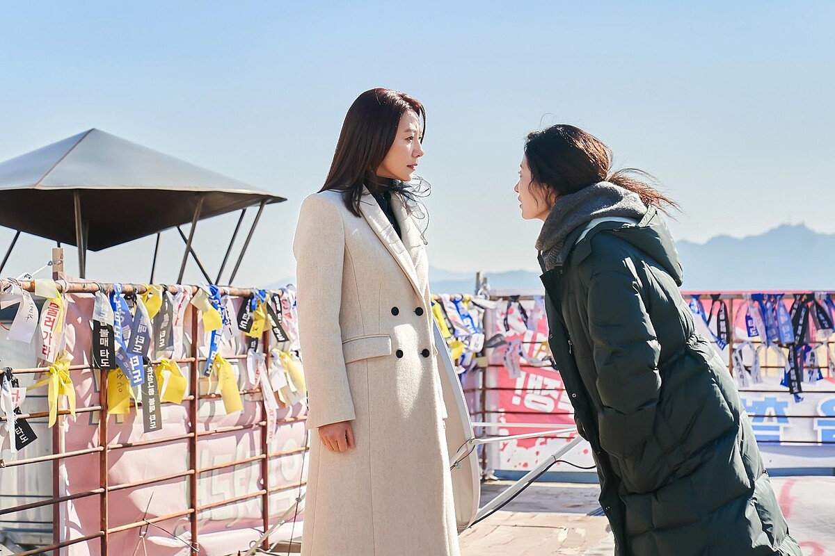 《造后者》吳景淑(右)嘲笑黃導譆,不過是銀星集團的”黃便”,也就是潑人的”糞”