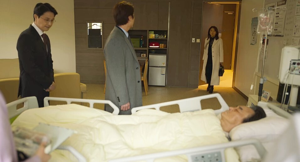 《造后者》黃導譆收到父親器官捐贈排序取消,趕到醫院,前夫馬重錫已經到場探探究為什麼