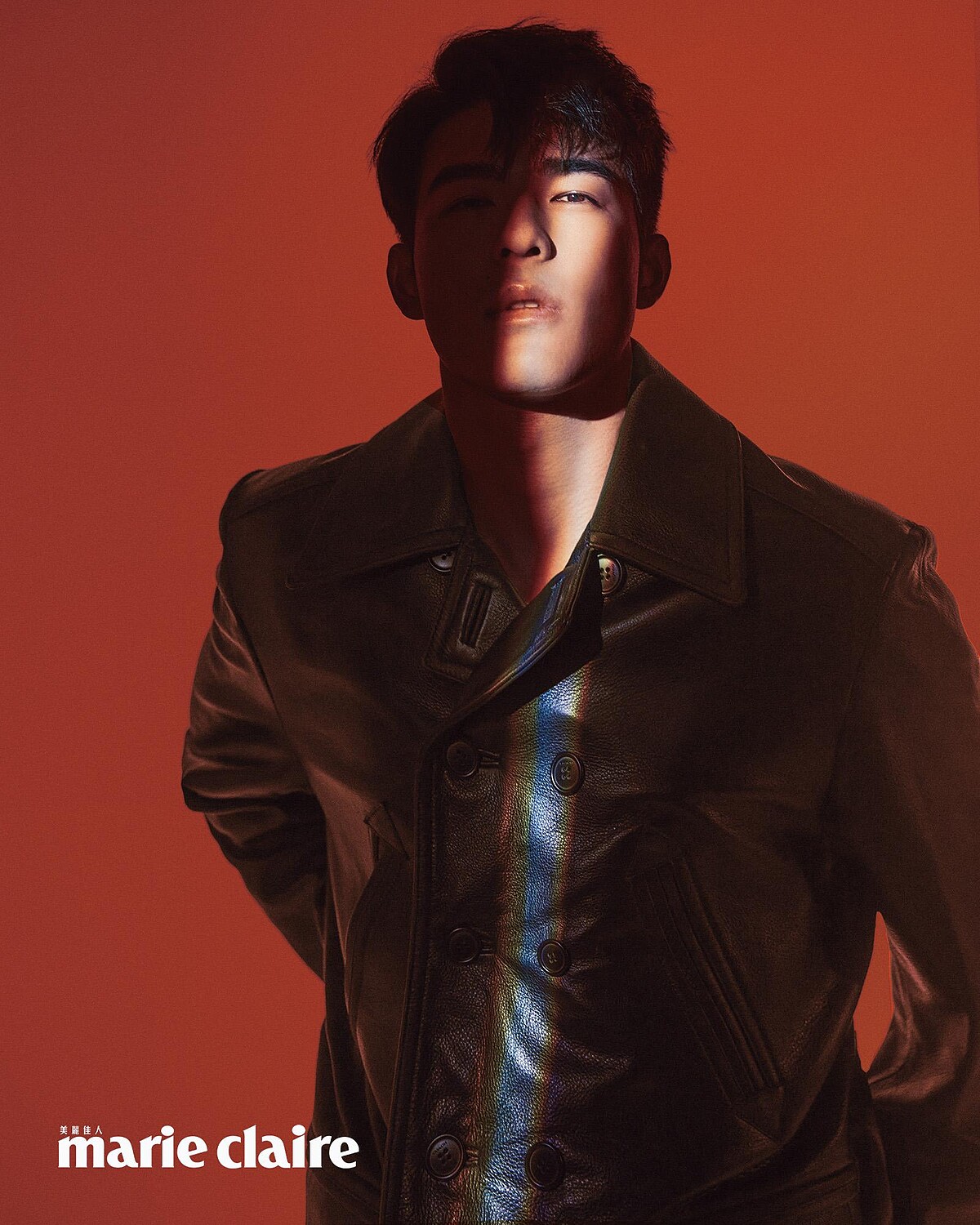 黑色皮革大衣 all by Coach。