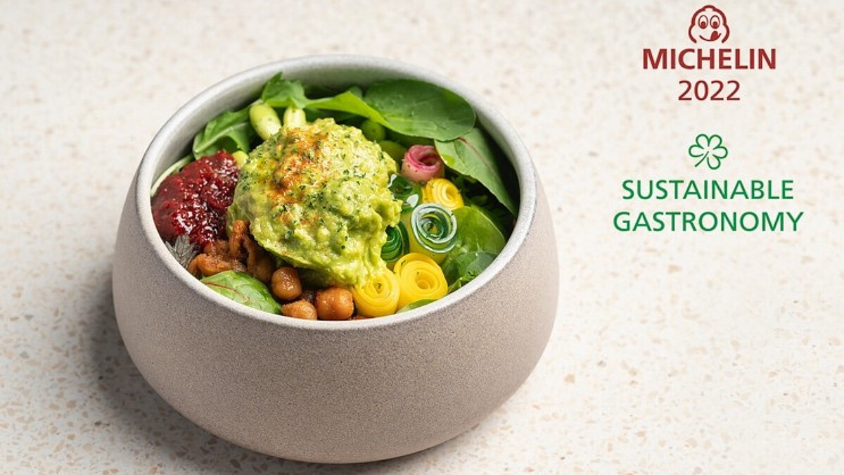 小小樹食於2022年獲必比登推介與米其林綠星雙殊榮。