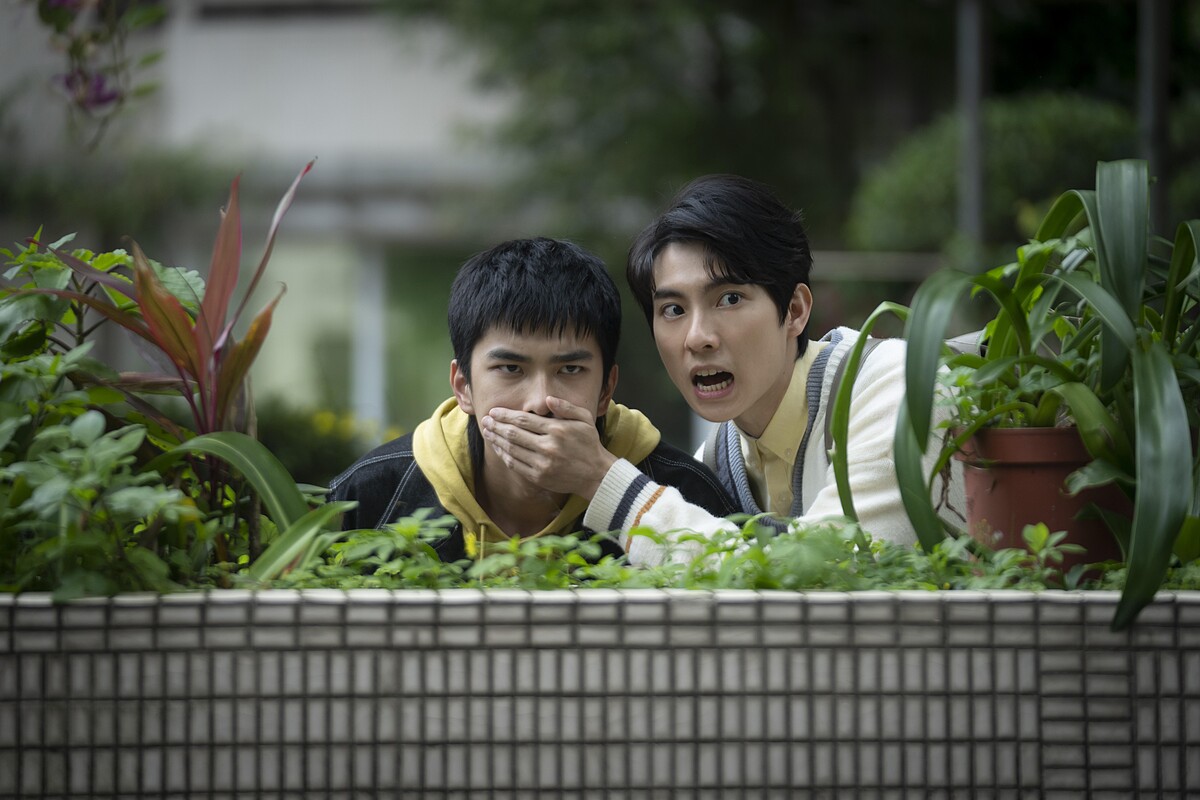 曾敬驊、彭千祐兩人因為跟蹤鄭元暢到遊樂園,沒想到從跟蹤變成約會