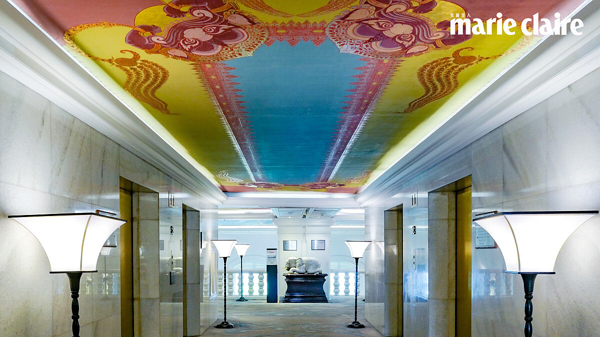 二樓電梯出來的天花板也別具風情