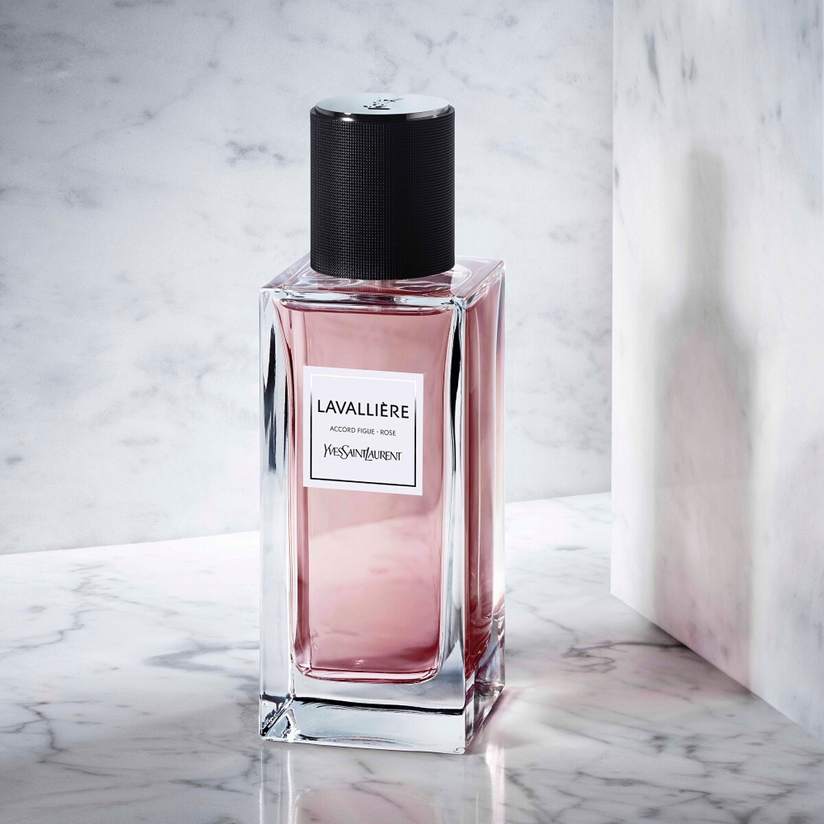 YSL時尚訂製香水絲緞領結75ml，NT6,000、125ml，NT7,800