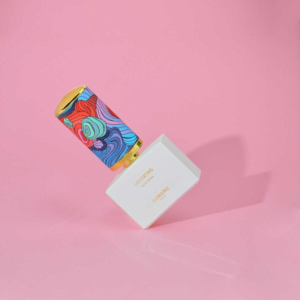 FLORA&Iuml;KU秘之茶系列漩浮茗魅淡香精情境圖。