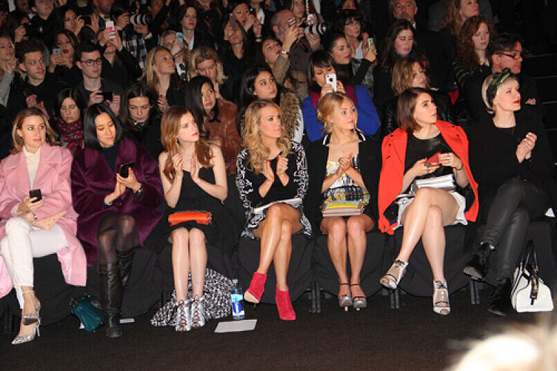 Anna Kendrick、Carrie Underwood、AnnaSophia Robb和Zosia Mamet (由左至右) 出席 Mercedes Benz 2014秋季時裝周