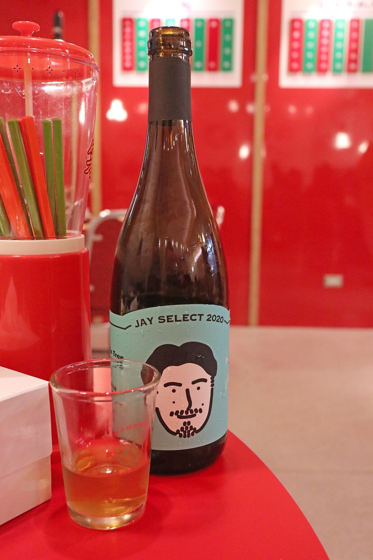 Jay特別推薦嚴選自然酒「Jay Select 2020」搭配整桌台味餐點。