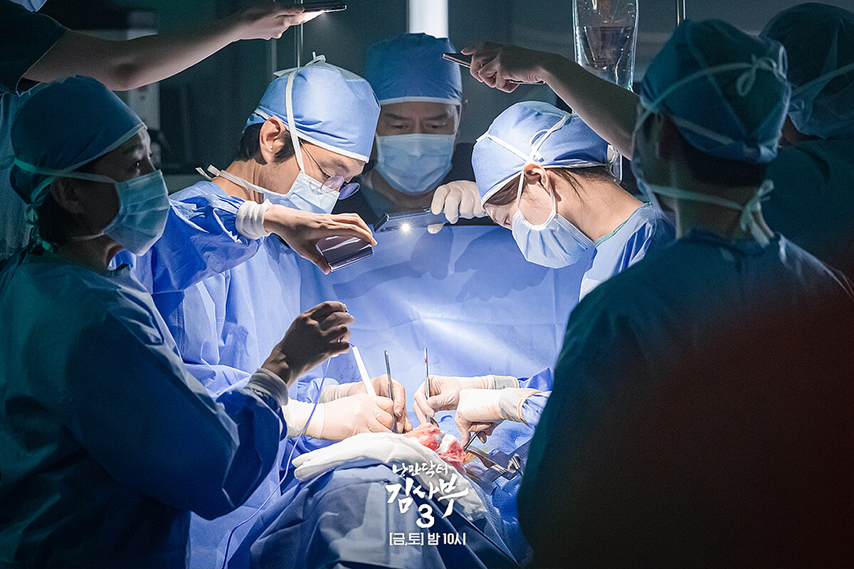 《浪漫醫生金師傅3》即使停電，金師傅手術不停歇，各種高難度手術，是網友最期待的橋段之一