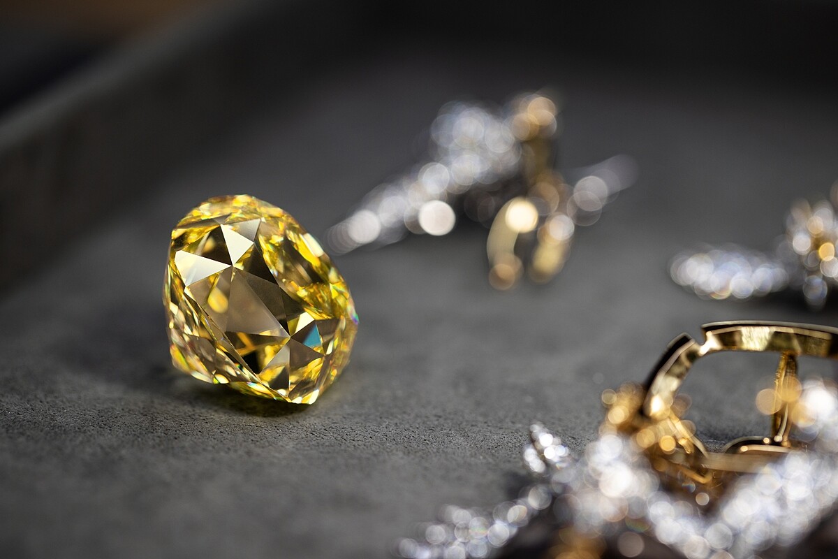 重新設計Tiffany Diamond傳奇黃鑽 靈感源自傳奇設計師Jean Schlumberger的經典石上鳥作品工藝圖