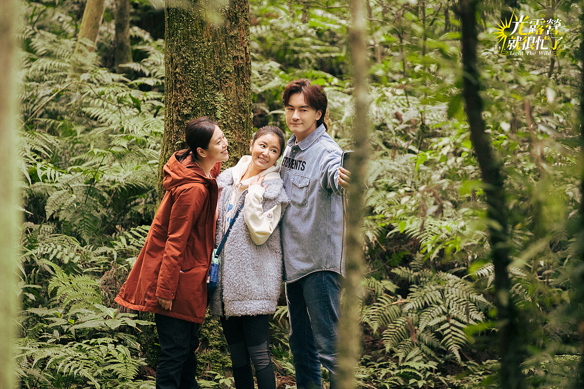 《光露營就很忙了》鄭元暢趕來參與露營嚇壞眾人。