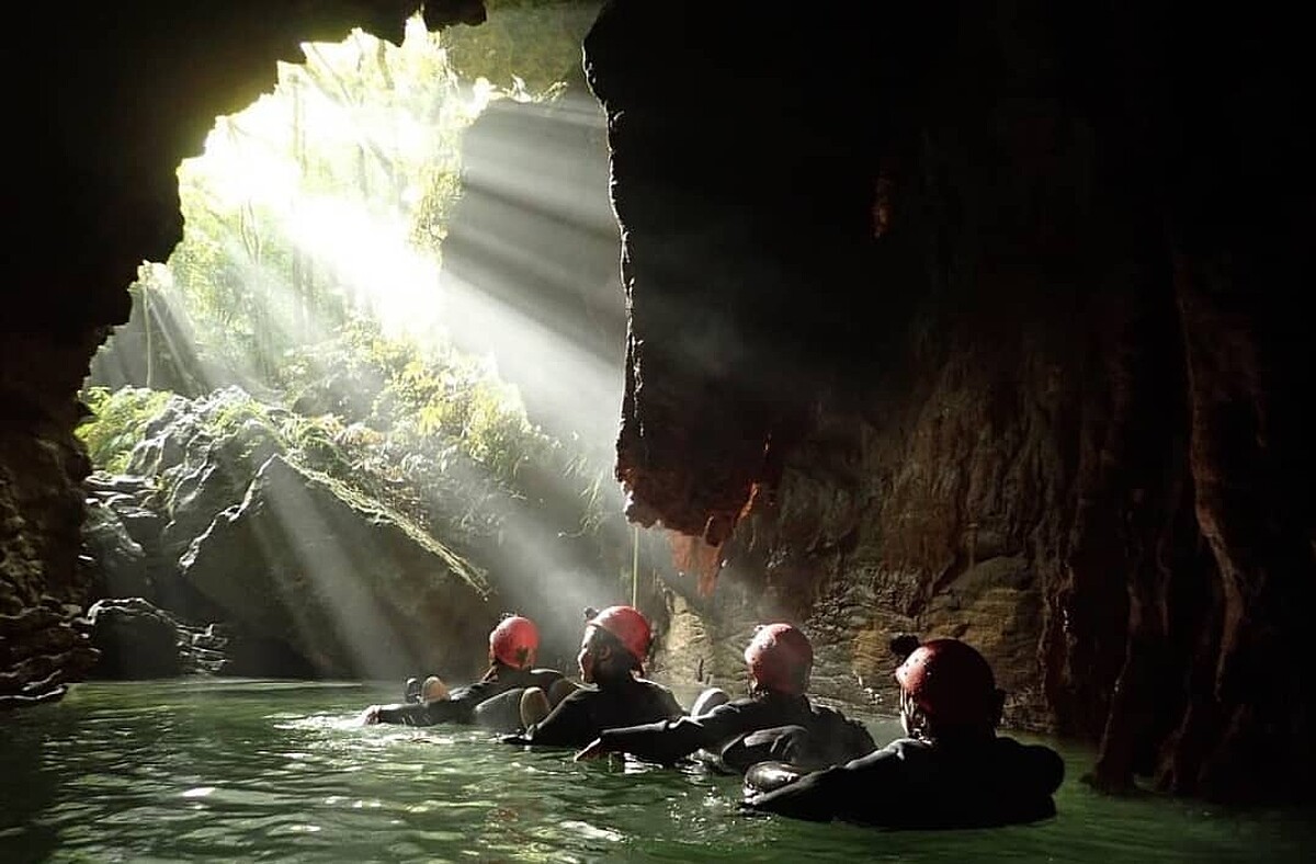 「黑水漂流探險」。