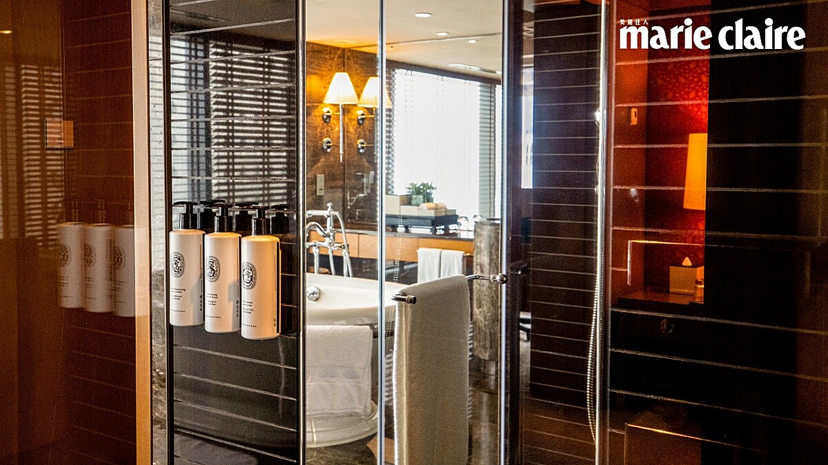 淋浴間採用全透明玻璃營造寬廣視野