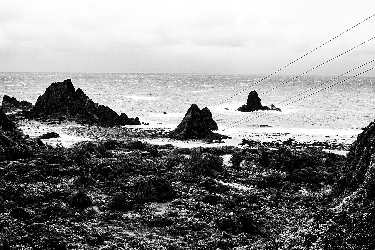 蔡郁柔與吳克威透過長期田調追溯綠島聚落發展，圖為廢棄的柚子湖聚落。