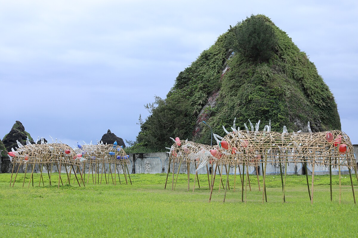 利羅伊・紐＿〈描籠涯與描籠涯船（船／村莊）〉