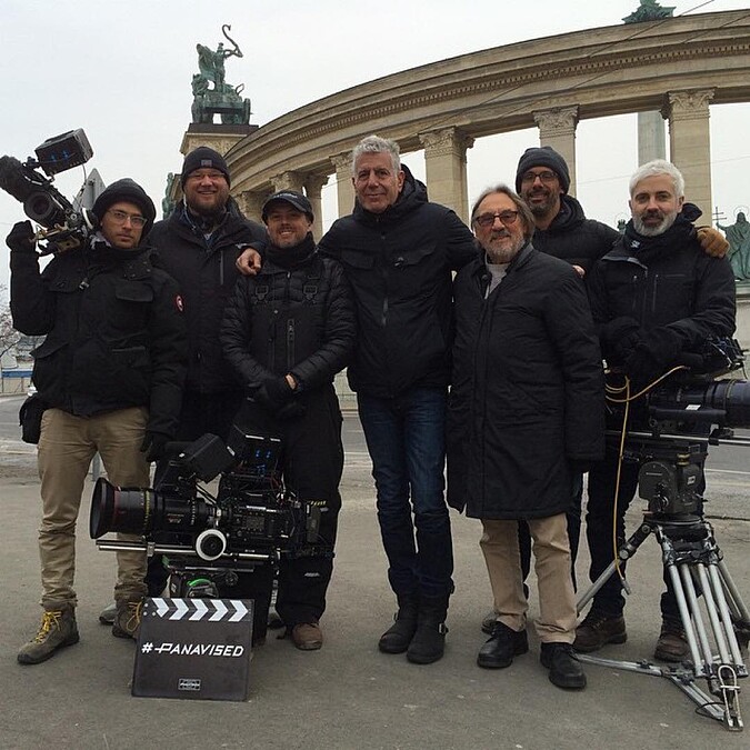 安東尼波登曾主持了一系列叫好又叫座的美食旅遊節目。