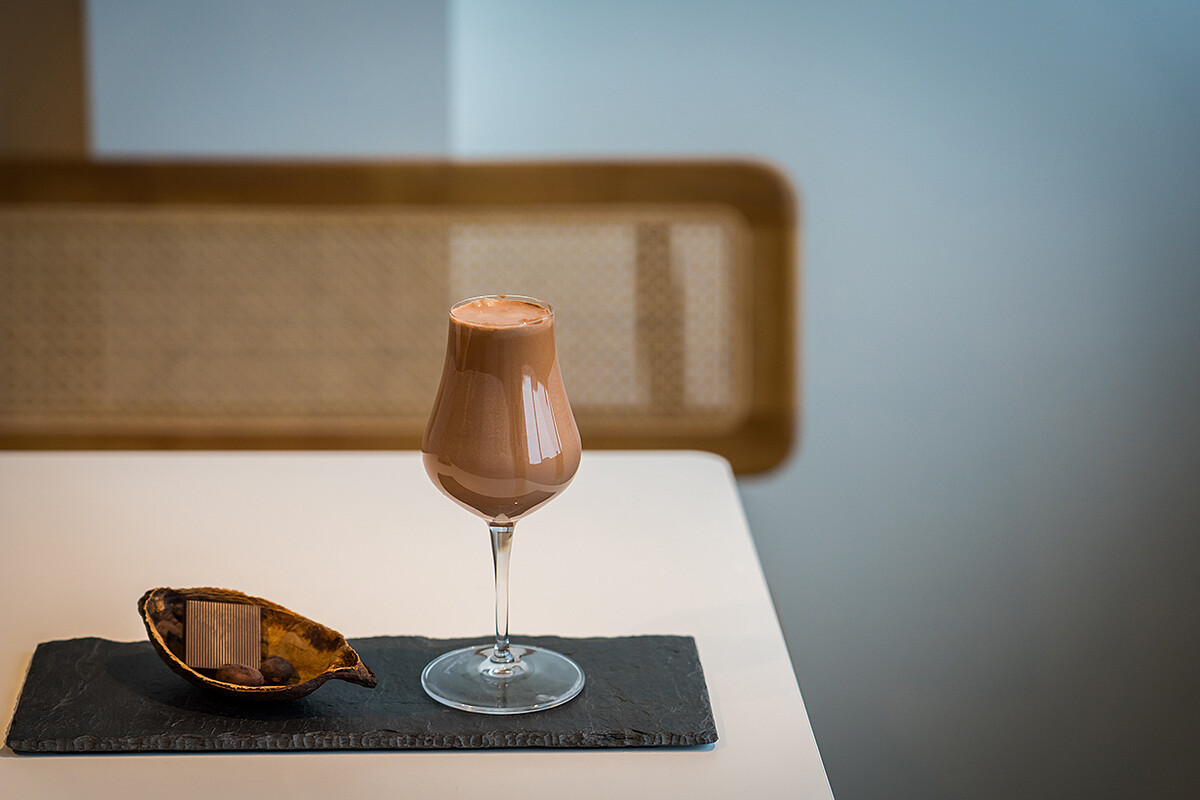 巧克力飲品會附上巧克力片，可一起品嚐。