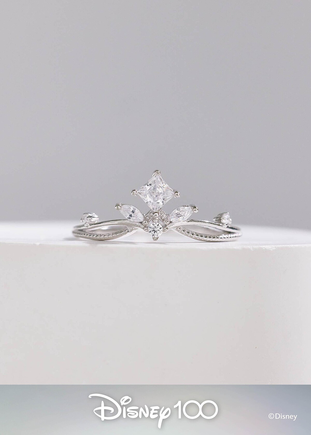 V Class小美人魚純銀戒指，售價NT$1,280