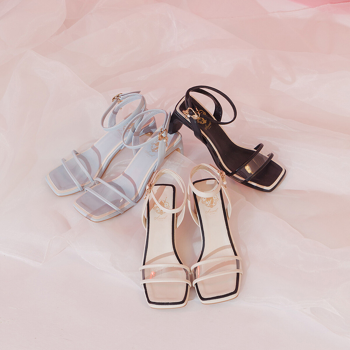 迪士尼小美人魚款透明一字帶中高跟涼鞋 ，售價NT$1,980