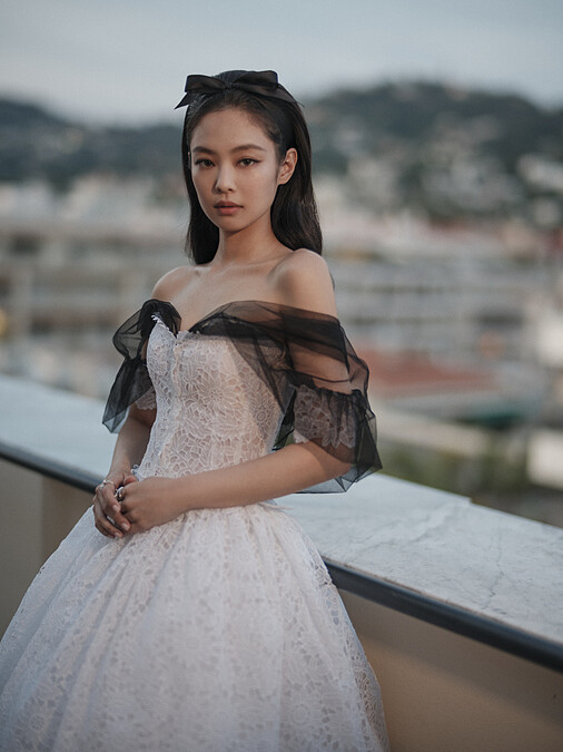 JENNIE首登2023坎城影展