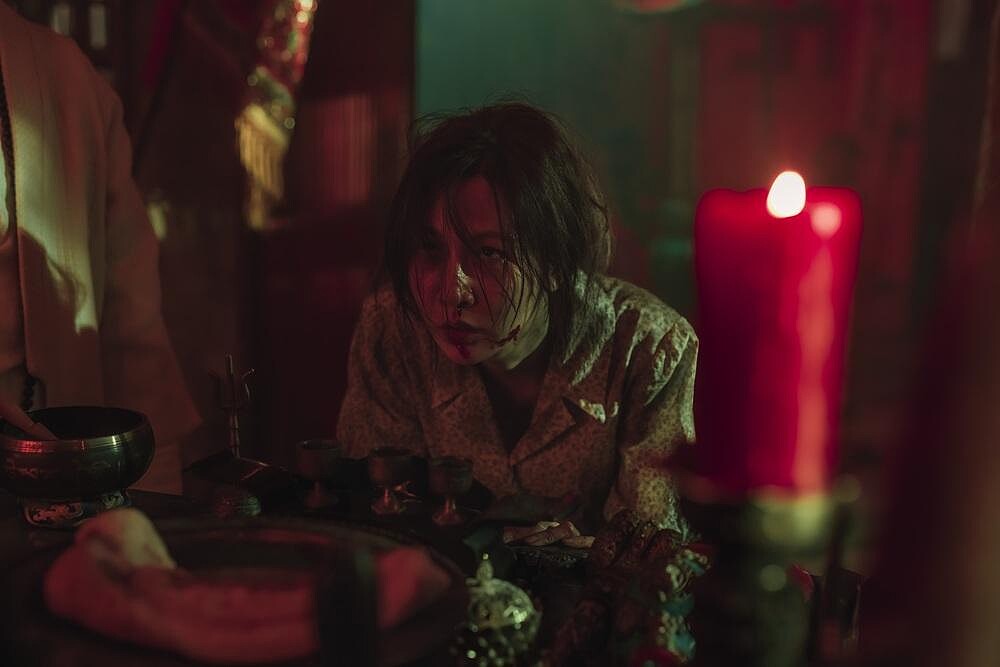 電影《化劫》曾莞婷挑戰極端母親「王舒雅」，為救愛女慘撞邪，整部電影幾乎披頭散髮打破以往形象