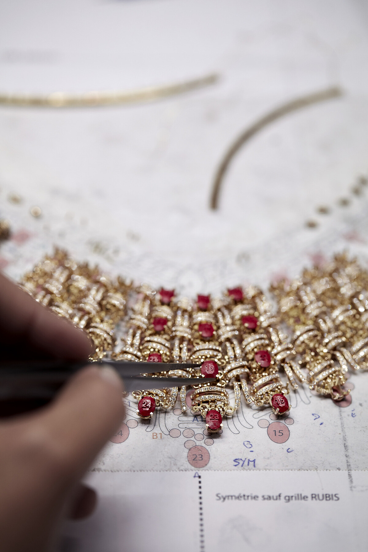 Tweed Royal項鍊工藝製作 - 步驟三