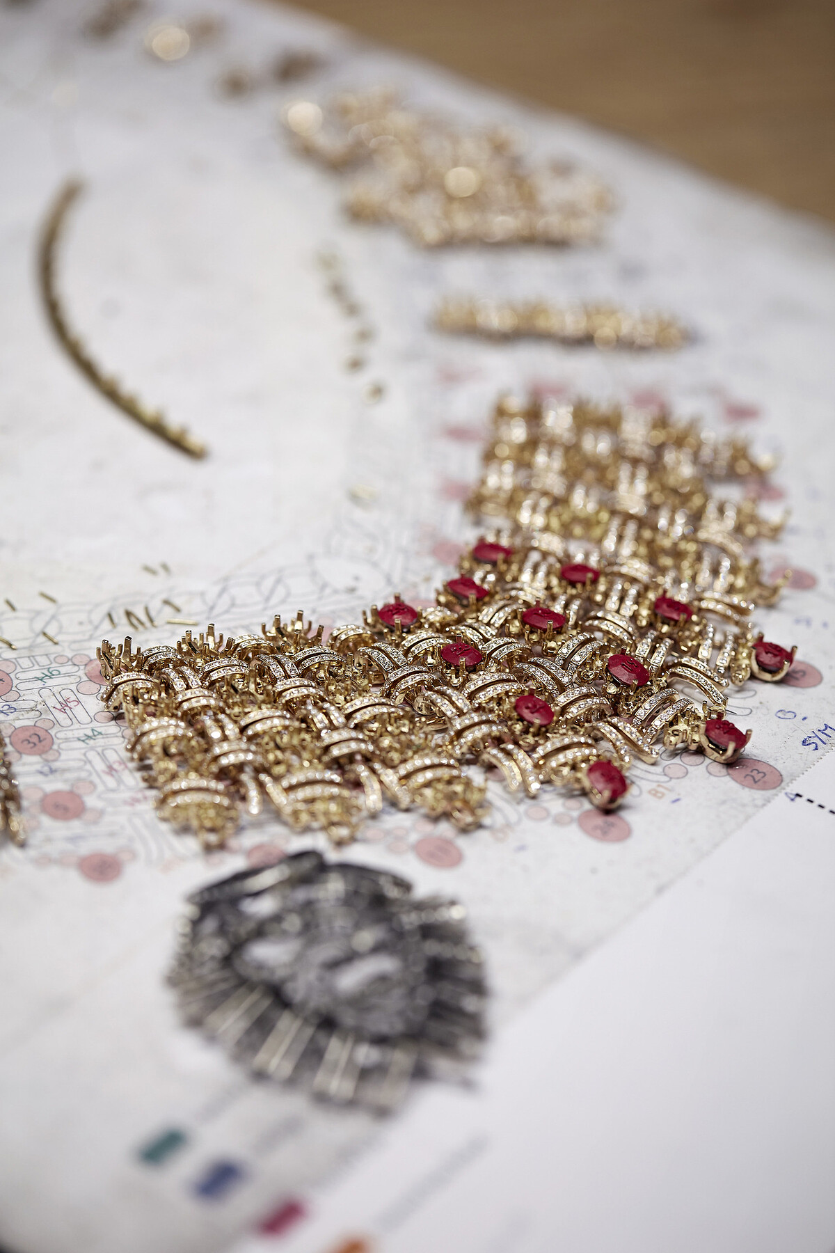 Tweed Royal項鍊工藝製作 - 步驟三