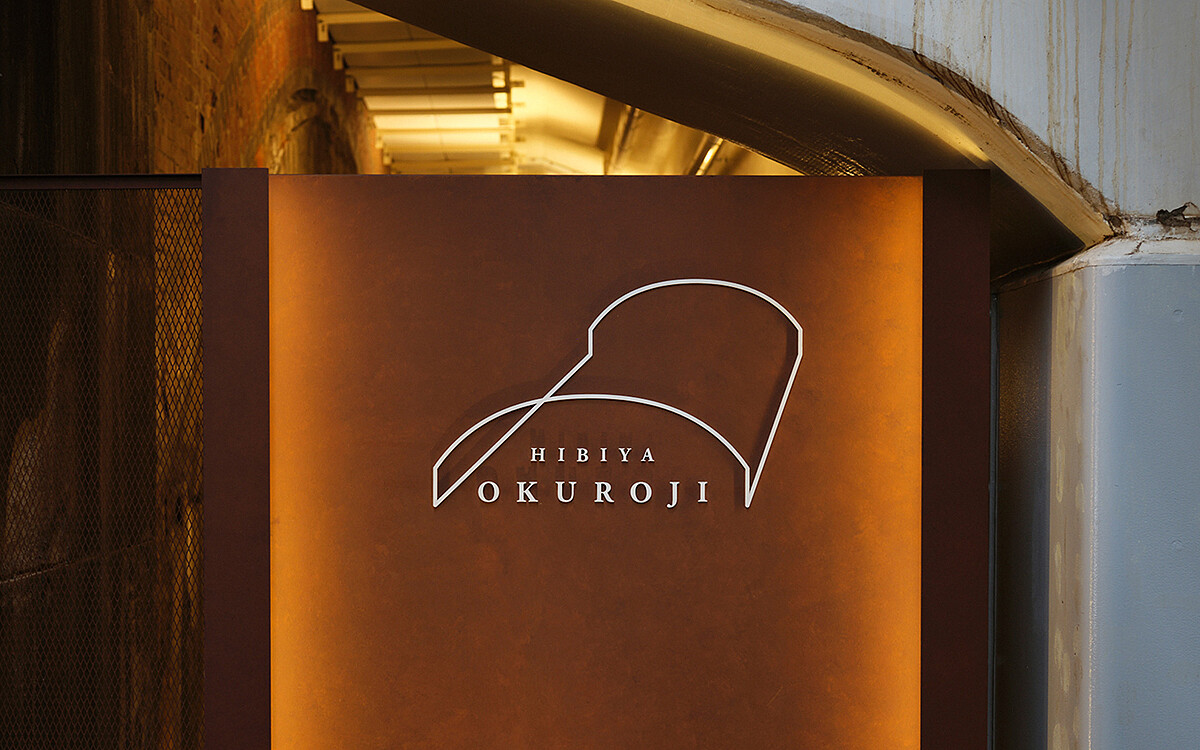 由原研哉所屬設計公司 Nippon Dsign Center 著手視覺設計。