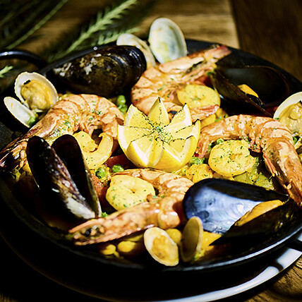 提供西班牙風味料理。