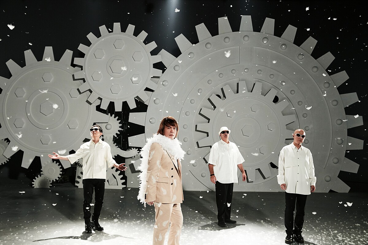 伍佰〈純白的起點〉MV中巨大的齒輪表現人生