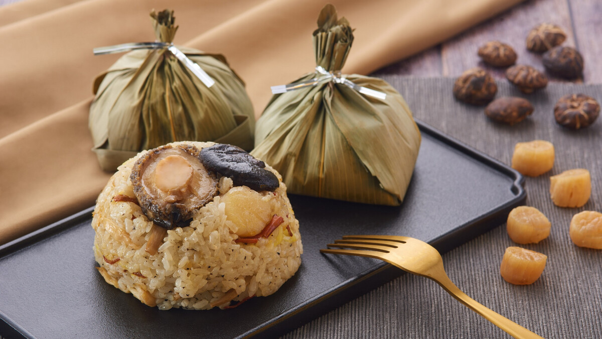  誠品線上拾貳食品：尊品鮮鮑干貝黑松露粽 （3入）。