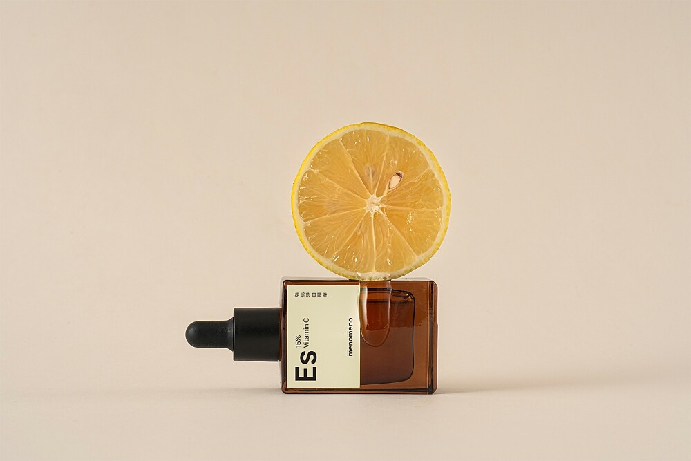 m̄enom̄eno Es強化淨白精華30ml，NT1,750