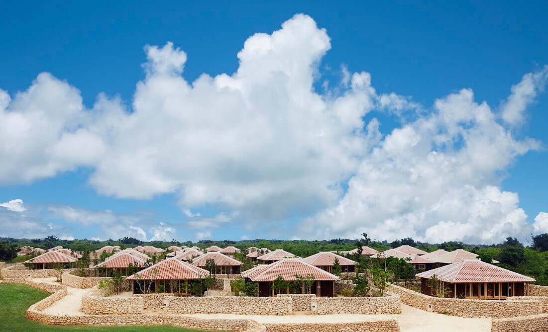竹富島為沖繩南方八重山群島之一，距離石垣島搭船約10分鐘距離。
