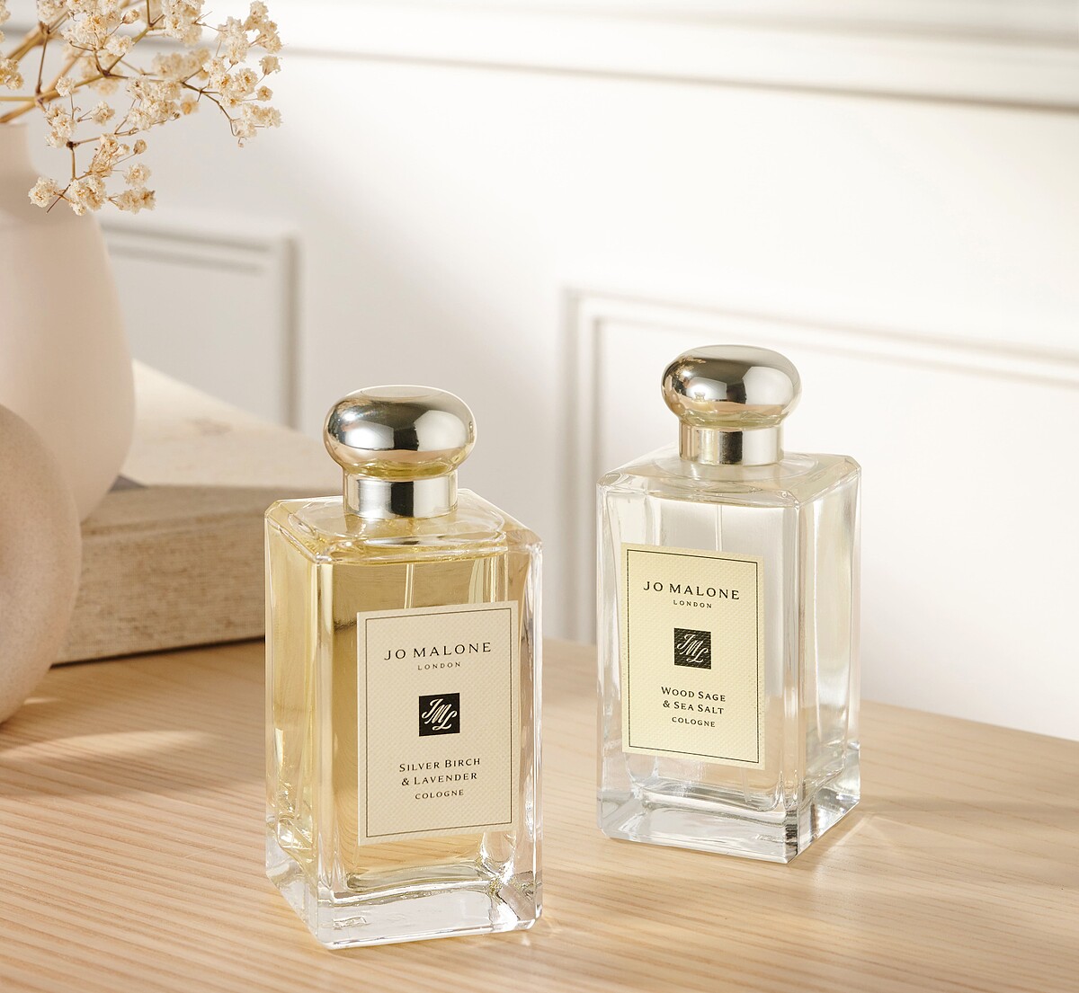 左: 白樺木與薰衣草香水，100ml， NT5500，右: 鼠尾草與海鹽香水，100ml，NT5500 