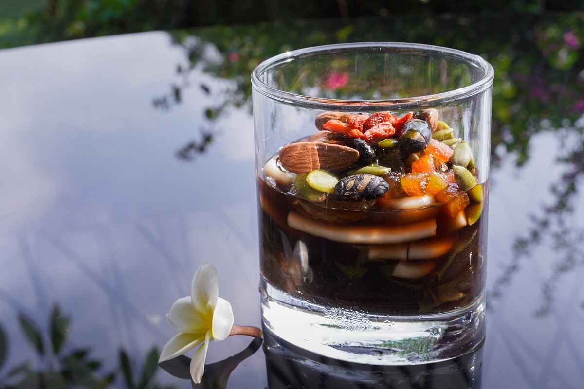 「歇心之旅」將從一杯清熱解渴的山草米苔目中展開。